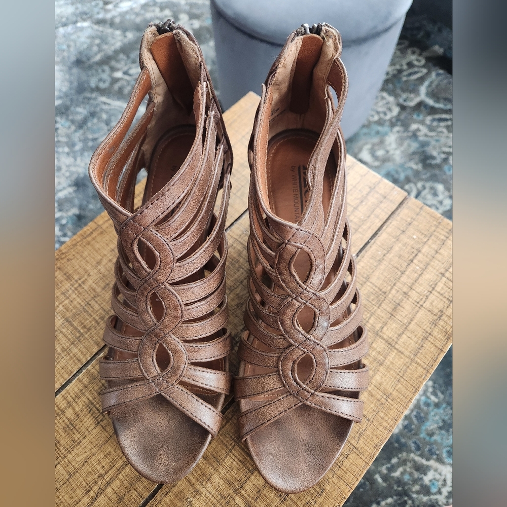 Cliffs by WHITE MOUNTAIN Brown Strappy Sandals - Size 6.5 M